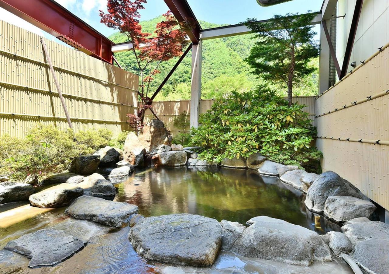 Hotel 筋肉と自然と遊ぶ宿 田島館 Takayama  Exterior foto